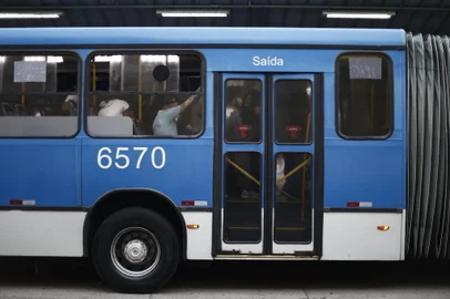 PORTO ALEGRE, RS, BRASIL - 2024.10.31 - Blitz sobre qualidade do transporte público em Porto Alegre. (Foto: André Ávila/Agência RBS)<!-- NICAID(15904446) -->