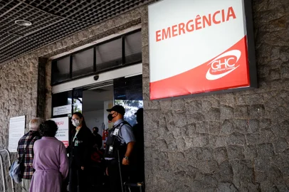 PORTO ALEGRE, RS, BRASIL, 08.11.2022: Hospital Conceição opera com restrição de atendimentos na emergência na tarde de terça-feira devido a lotação. Foto: Camila Hermes/Agência RBS<!-- NICAID(15258942) -->