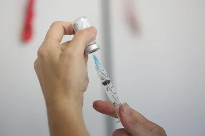 CAXIAS DO SUL, RS, BRASIL (27/03/2021)Maiores sw 66 anos recebem primeira dose de CoronaVac na UBS Rio Branco. (Antonio Valiente/Agência RBS)<!-- NICAID(14744612) -->