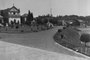 A Praça Dante Marcucci, no distrito de São Marcos, com os trabalhos de paisagismo recém-concluídos, no início da década de 1940.<!-- NICAID(14506808) -->