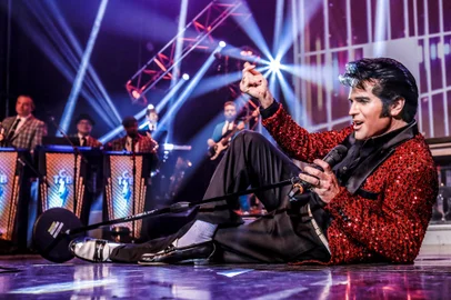 Dean Z (foto) interpreta  Elvis Presley no espetáculo<!-- NICAID(15370769) -->
