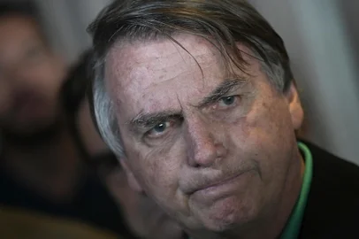 BRAZIL-POLITICS-BOLSONAROFormer Brazilian President Jair Bolsonaro speaks to members of the media in Belo Horizonte, Minas Gerais state, Brazil, on June 30, 2023. Brazil's Superior Electoral Tribunal on Friday reached the majority it needs to bar far-right former president Jair Bolsonaro from politics for eight years over his unfounded claims against the voting system. (Photo by Douglas Magno / AFP)Editoria: CLJLocal: Belo HorizonteIndexador: DOUGLAS MAGNOSecao: trialsFonte: AFPFotógrafo: STR<!-- NICAID(15470908) -->