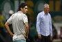 Abel Ferreira é suspenso por 2 jogos por gesto obsceno e deve desfalcar Palmeiras no Brasileiro