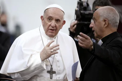 Pope Francis arrives to lead the last prayer of the global prayer marathon for the entire month of May, praying for the end to the pandemic, in the Vatican gardens on May 31, 2021. (Photo by Filippo MONTEFORTE / AFP)<!-- NICAID(14797377) -->