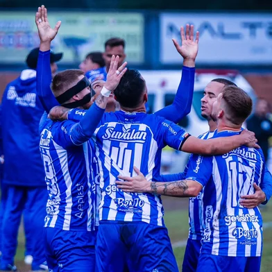 Esportivo na Disputa da Divisão de o<!-- NICAID(16059867) -->
