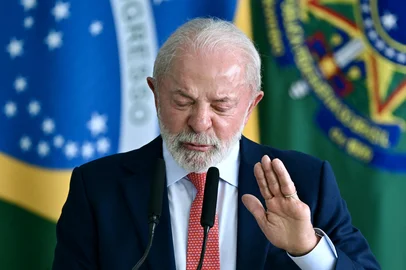 Brazils President Luiz Inacio Lula da Silva delivers a speech during the Ceremony in Defense of Democracy marking the third anniversary of the attempted coup d'état involving the invasion and destruction of buildings of the three branches of government, at the Planalto Palace in Brasília, on January 8, 2026. (Photo by Evaristo Sa / AFP)Editoria: WARLocal: BrasíliaIndexador: EVARISTO SASecao: coup d'etatFonte: AFPFotógrafo: STF<!-- NICAID(16200294) -->