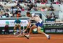 Medvedev vai à 3ª rodada de Roland Garros após abandono de Kecmanovic