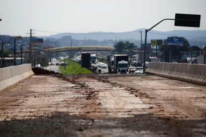PORTO ALEGRE, RS - PAC / ESTRADAS / INVESTIMENTOS - Novo PAC de investimentos em obras federais deve contemplar alças de acesso da nova ponte sobre o Rio Guaíba e também obras de ampliação da ponte sobre o Rio dos Sinos. FOTO: Jonathan Heckler, Agência RBS<!-- NICAID(15508021) -->