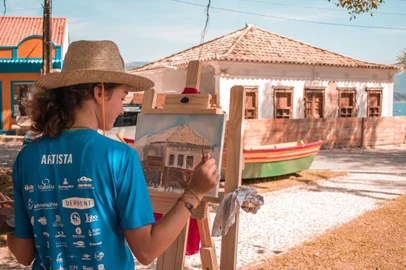 Encontro de Pintura ao Ar Livre em Garopaba<!-- NICAID(15400394) -->