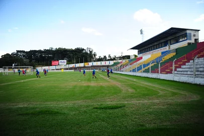 VERANÓPOLIS, RS, BRASIL, 20/03/2024. Treino do Veranópolis no estádio Antônio David Farina. Preparação do Veranópolis para a disputa da Divisão de Acesso 2024. Fotos gerais do estádio.  (Porthus Junior/Agência RBS)<!-- NICAID(15711523) -->