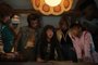 Cena da quarta temporada de Stranger Things, da Netflix com Maya Hawke, Natalia Dyer, Joseph Quinn, Caleb McLaughlin, Sadie Sink, Joe Keery, Gaten Matarazzo, Priah Ferguson e Dustin Henderson.<!-- NICAID(15140546) -->