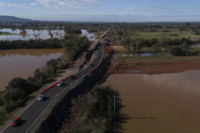 Venâncio Aires, RS, Brasil - Situação das estradas do Rio Grande do Sul. Na imagem trecho que foi totalmente destruído agora com desvio a partir do KM 59 da RSC 287.<!-- NICAID(15792875) -->