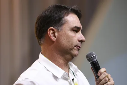 Bruno Todeschini / Agencia RBS PORTO ALEGRE, RS, BRASIL, 10-04-2026: Painel com o pré-candidato do PL à Presidência, Flávio Bolsonaro, no Fórum da Liberdade 2026, realizado no Centro de Eventos da PUCRS. Foto: Bruno Todeschini/Agência RBS<!-- NICAID(16263684) -->