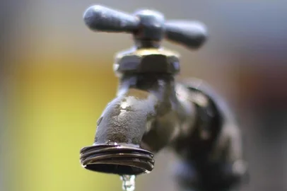 Torneira pingando: algumas atitutes simples ajudam a economizar água no verão