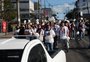 Familiares e amigos de jovem espancado até a morte protestam em Caxias do Sul