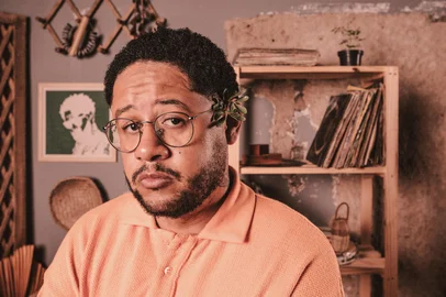 Globoplay / Divulgação Emicida estreia como apresentador de Sambas Contados, novo podcast Original Globoplay.<!-- NICAID(15704488) -->