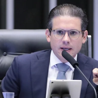 A Câmara dos Deputados ingressou, nesta terça-feira (13), com uma uma ação para que prevaleça a votação feita na Casa pela suspensão da ação penal contra o deputado Delegado Ramagem (PL-RJ). A informação foi divulgada pelo presidente da Câmara, Hugo Motta (Republicanos-PB), em sua conta no X.<!-- NICAID(16036358) -->