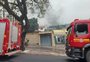 Incêndio atinge depósito de autopeças no bairro Glória, em Porto Alegre