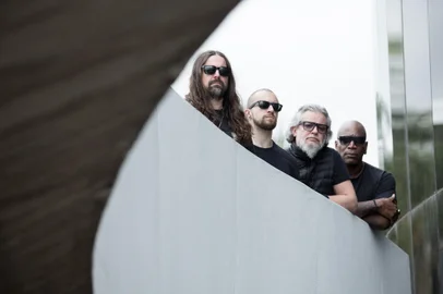 O heavy metal e o rock desembarcam na capital gaúcha nesta sexta-feira (19) com a banda Sepultura. O grupo apresentará o álbum Quadra no Teatro do Bourbon Country, às 21h, dois anos após seu lançamento, devido ao adiamento de shows em função da pandemia de covid-19.<!-- NICAID(15178955) -->