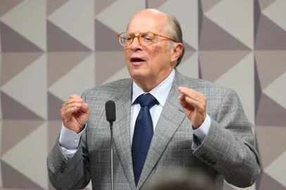 Miguel Reale Jr.Brasil, Brasília, DF, 28/04/2016. O Jurista Miguel Reale Jr., autor do pedido de impedimento da Presidente Dilma Rousseff (PT), discursa durante a Comissão Especial de Impeachment, realizada na Ala Senador Nilo Coelho, Plenário nº 2 do Senado Federal, em Brasília (DF). - Crédito:ANDRÉ DUSEK/ESTADÃO CONTEÚDO/AE/Código imagem:234318Editoria: POLLocal: BRASÍLIAIndexador: ANDRÉ DUSEKFonte: AGE<!-- NICAID(15159566) -->