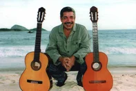 Foto do músico Hélio Delmiro. #PÁGINA: 5#PASTA: 031681#EDIÇÃO: 2ª Fonte: Divulgação Fotógrafo: não consta<!-- NICAID(629192) -->