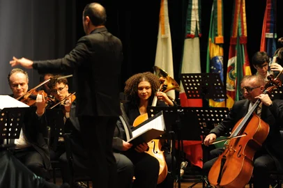 UCS Orquestra, regida pelo maestro Fábio Alves, é uma das atrações<!-- NICAID(16145937) -->
