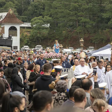 A 63ª Festa de Nossa Senhora de Caravaggio, em Canela, reúne a população em um momento de espiritualidade e devoção, para três dias de romarias.  A tradicional Romaria a Pé acontece na sexta-feira, 26 de maio, dia da Santa. Os devotos vão percorrer um trajeto de 7km, saindo de frente da Catedral de Pedra, a partir das 8h, na chegada haverá missa.<!-- NICAID(15430603) -->