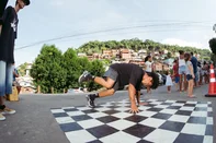 Um evento envolvendo muito Hip Hop, brinquedos e atividades integrativas vão agitar o bairro Eucaliptos, em Bento Gonçalves, no próximo sábado (24), a partir das 15h. O "Hip Hop no Zoka" acontece em frente ao Salão Paroquial da igreja Nossa Senhora das Graças, localizado na rua Rua Ari da Silva. A ação é gratuita e aberta ao público. <!-- NICAID(16208142) -->