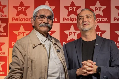 Olívio Dutra apoia candidatura de Edegar Pretto em vez frente ampla com juliana brizola<!-- NICAID(16124042) -->