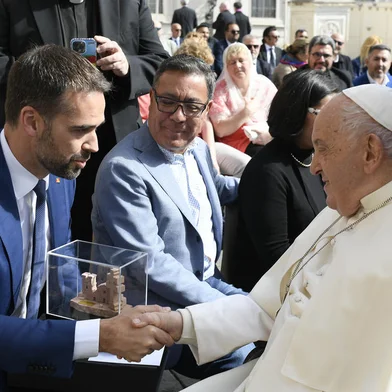 17.4.2024 - Governador Eduardo Leite convida Papa Francisco para vir ao Rio Grande do Sul em 2026Governador Eduardo Leite convida Papa Francisco para vir ao Rio Grande do Sul em 2026Crédito: Vatican Media.Indexador: Divisione Produzione Fotografica<!-- NICAID(15737222) -->