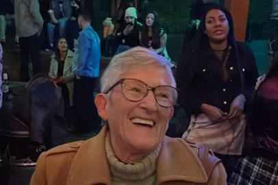 Balada aos 74 anos: avó acompanha netos em casa noturna de Caxias do Sul e vídeo repercute na internet<!-- NICAID(15116875) -->