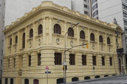 Biblioteca Pública do Estado: fachada restaurada<!-- NICAID(15410518) -->