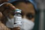 A health staff shows a vial of 'India's first indigenous Covid-19 vaccine, "Covaxin" at the Kolkata Medical College and Hospital in Kolkata on February 3, 2021. (Photo by DIBYANGSHU SARKAR / AFP)Editoria: HTHLocal: KolkataIndexador: DIBYANGSHU SARKARSecao: preventative medicineFonte: AFPFotógrafo: STR<!-- NICAID(14731113) -->