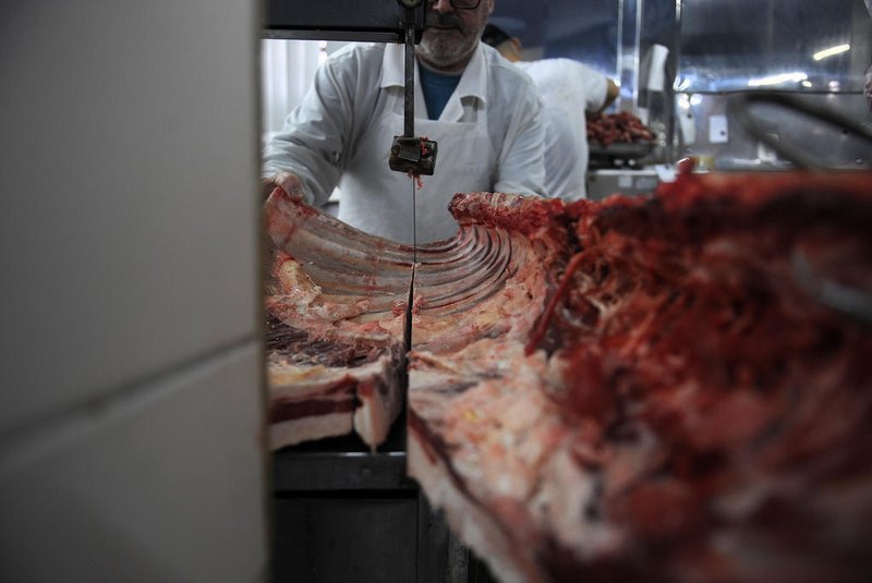 CAXIAS DO SUL, RS, BRASIL, 11/07/2022 - Aumento do preço da carne bovina altera comportamento do consumidor, que tem optado por carnes mais baratas como frango e suíno. (Marcelo Casagrande/Agência RBS)<!-- NICAID(15145707) -->