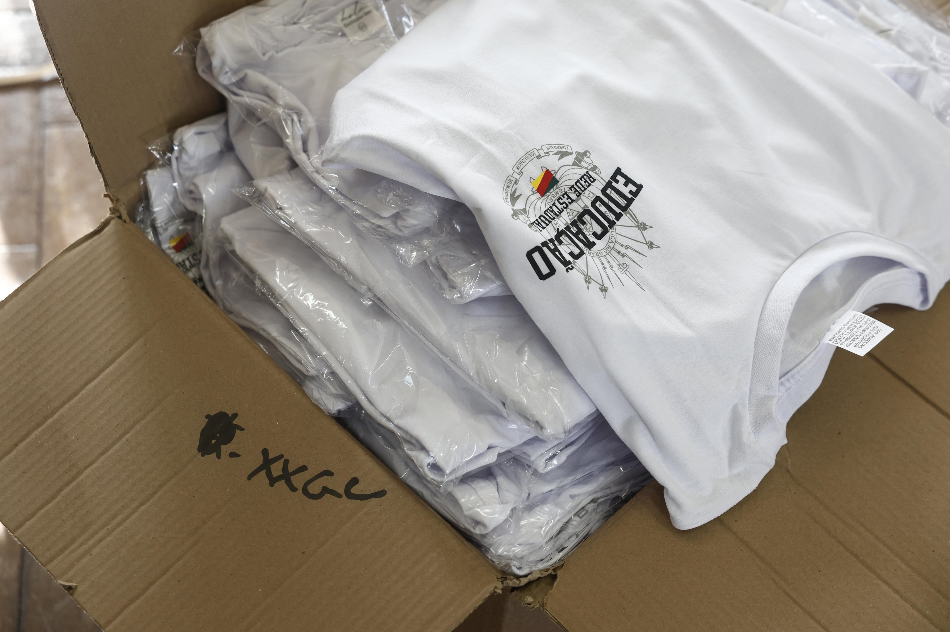 Descarte de uniformes escolares: qual o destino das pe&ccedil;as que n&atilde;o servem mais?