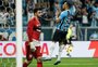 Com gols de Carlos Vinícius, Grêmio vence o São Paulo e sobe na tabela