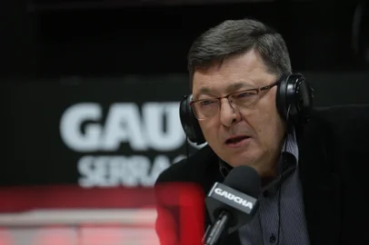 CAXIAS DO SUL, RS, BRASIL, 03/10/2024. Presidente do Caxias, Roberto de Vargas, participa do programa Show dos Esportes no estúdio da Rádio Gaúcha Serra. (Porthus Junior/Agência RBS)<!-- NICAID(15882317) -->