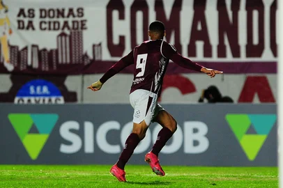 Descrição: CAXIAS DO SUL, RS, BRASIL, 12/04/2026. Caxias x Confiança, jogo válido pela segunda rodada da Série C do Campeonato Brasileiro e realizado no estádio Francisco Stédile (estádio Centenário). (Porthus Junior/Agência RBS)Indexador: BTK                             <!-- NICAID(16264386) -->