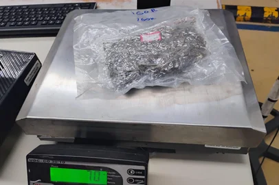 Três operações da Receita Federal resultaram em uma série de apreensões que totalizam R$ 82 mil em produtos importados ilegalmente no Aeroporto Internacional Salgado Filho, em Porto Alegre.<!-- NICAID(15959551) -->