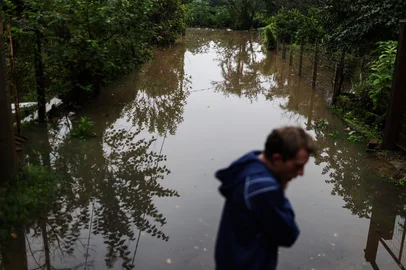 ESTRELA, RS, BRASIL, 19-06-2025: CHUVAS NO RS - A população de Estela segue em alerta com aumento no nível do Rio Taquari. Moradores de regiões de risco ainda aguardam o apoio da defesa civil para serem ser alocadas a áreas seguras. Foto: Renan Mattos / Agência RBS<!-- NICAID(16063425) -->