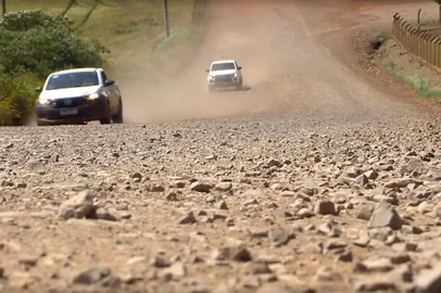 Reprodução RBS TV / Divulgação Moradores de Tapejara e Água Santa cobram pavimentação da RS-428<!-- NICAID(16164425) -->