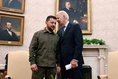 (FILES) US President Joe Biden meets with Ukrainian President Volodymyr Zelensky in the Oval Office of the White House in Washington, DC, on September 21, 2023. Zelensky will meet with US President Joe Biden and Democratic presidential nominee Kamala Harris at the White House on September 26, 2024, Biden's spokeswoman said Thursday. "The President and Vice President will emphasize their unshakeable commitment to stand with Ukraine until it prevails in this war," Press Secretary Karine Jean-Pierre said in a statement. (Photo by Jim WATSON / AFP)<!-- NICAID(15873252) -->