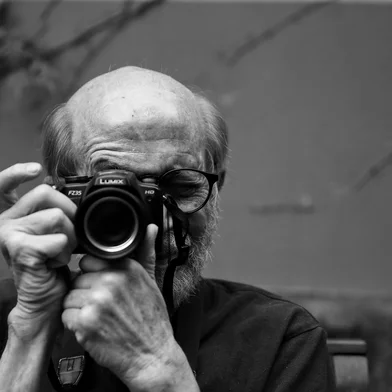 PORTO ALEGRE, RS, BRASIL, 25-09-2017 - Retratos do fotógrafo Luiz Carlos Felizardo, que inaugura exposição "O Percurso de um Olhar", na Ufgrs. (FOTO: CARLOS MACEDO)Indexador: Carlos Macedo<!-- NICAID(13171768) -->