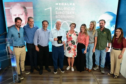Presidente da Cotrijal é homenageado com Medalha Maurício Sirotsky Sobrinho<!-- NICAID(16242798) -->