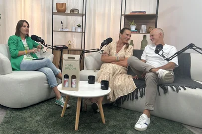 Cláudio Taffarel e Andrea Taffarel  no Paralelas com Ju Bublitz<!-- NICAID(16242395) -->