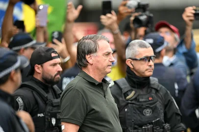 Former Brazilian President (2019-2022) Jair Bolsonaro leaves the DF Star hospital in Brasilia on September 14, 2025, after undergoing a series of medical examinations, as he remains under house arrest. Brazil's Supreme Court on September 11 sentenced firebrand ex-president Jair Bolsonaro to 27 years in prison for coup plotting at the end of a landmark trial that divided the nation and drew US fury. (Photo by EVARISTO SA / AFP)Editoria: POLLocal: BrasíliaIndexador: EVARISTO SASecao: trialsFonte: AFPFotógrafo: STF<!-- NICAID(16125814) -->
