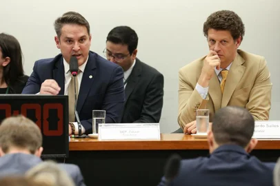 A vice-procuradora-geral da República, Lindôra Araújo, pediu, nesta quarta-feira (12), ao Supremo Tribunal Federal (STF) o arquivamento da investigação aberta para apurar o suposto envolvimento do presidente da Comissão Parlamentar de Inquérito (I) do MST, deputado Tenente-Coronel Zucco (à esquerda na foto), do Republicanos-RS, com atos antidemocráticos.<!-- NICAID(15481146) -->