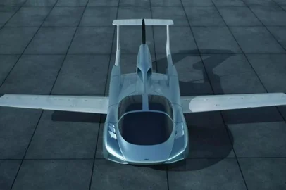 A Klein Vision anunciou que pretende iniciar a produção de um carro voador em 2026. Conforme o projeto divulgado pela empresa eslovaca, o veículo terá capacidade para dois ocupantes e poderá atingir até 210 km/h em solo e 250 km/h no ar.<!-- NICAID(16038179) -->