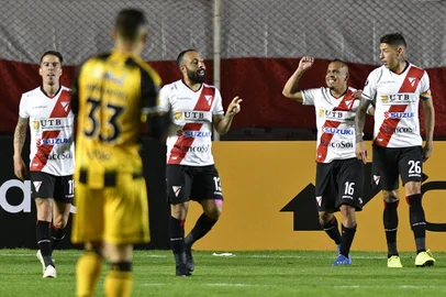 Bolivia's Always Ready Argentine Marcos Ovejero (2nd R) celebrates after scoring against Venezuela's Deportivo Tachira during the Copa Libertadores football tournament group stage match at the Hernando Siles stadium in La Paz on May 6, 2021. (Photo by AIZAR RALDES / AFP)Editoria: SPOLocal: La PazIndexador: AIZAR RALDESSecao: soccerFonte: AFPFotógrafo: STF<!-- NICAID(14776829) -->