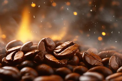 Freshly roasted coffee beans emitting steam and glowing sparks, evoking warmth and aroma.Freshly roasted coffee beans emitting steam and glowing sparks, evoking warmth and aroma..Fonte: 812527801<!-- NICAID(15907193) -->